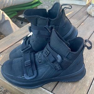 Men’s Nike LJ Soldier 13